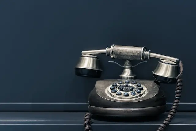 Image of Retro Phone (Photo by Pawel Czerwinski on Unsplash)